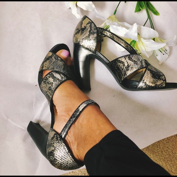 Cool  Vintage Levity Heels - Picture 7 of 8